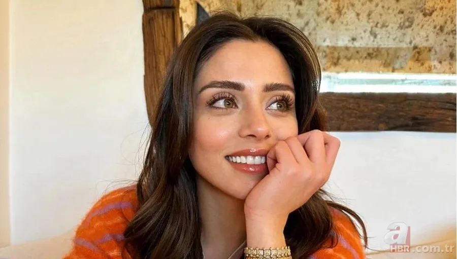 'Hık demiş burnundan düşmüş' Kızılcık Şerbeti'nin Doğa'sı Sıla Türkoğlu'nun annesine bakın! Doğukan Güngör'ün partneri... 4