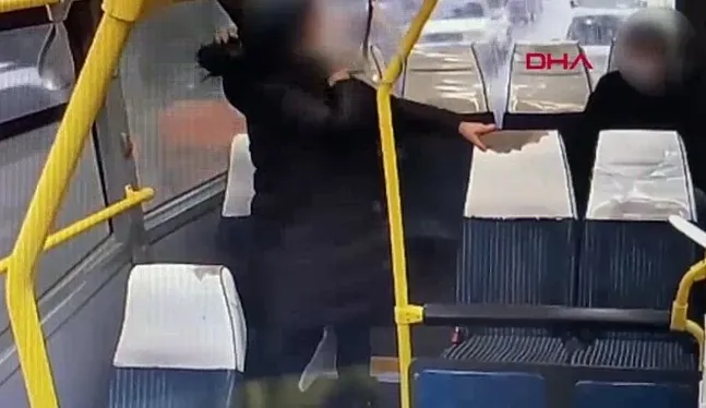 İstanbul'da tacizden 2 yıl ceza alan sapığın minibüsteki iğrenç görüntüleri ortaya çıktı - 1