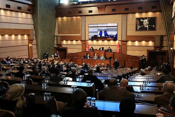 CHP’deki atama skandalı İBB Meclisine taşındı! Ahmet Özer’in Esenyurt’taki akraba kıyağına tepki: Nepotizmin açık ve net bir örneği