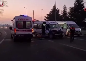 Minibüs tıra arkadan çarptı: 1 yaralı