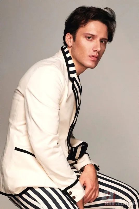 Kuruluş Osman’ın yeni yıldızı Eren Vurdem rapçi çıktı! 17