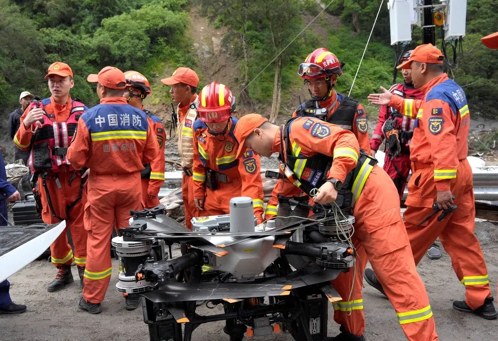 nepalden-tibetteki-baraj-patlamasi-sonrasi-alarm-kurtarma-ekipleri-ve-halka-guvenli-bolgeye-gecin-cagrisi-1787901045309.jpg Tibet (AFP)