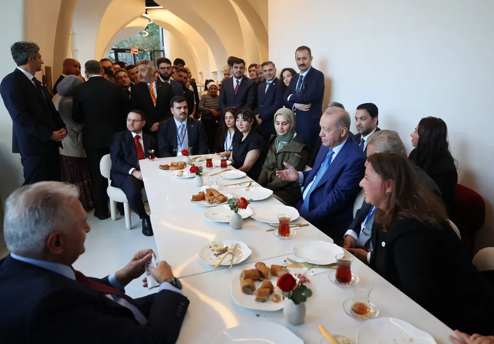 baskan-erdogana-abdde-sevgi-seli-pastanede-vatandaslarla-bir-araya-geldi-1790213713651.jpg Başkan Erdoğan'a New York'ta sevgi seli! Pastanede vatandaşlarla bir araya geldi - 1