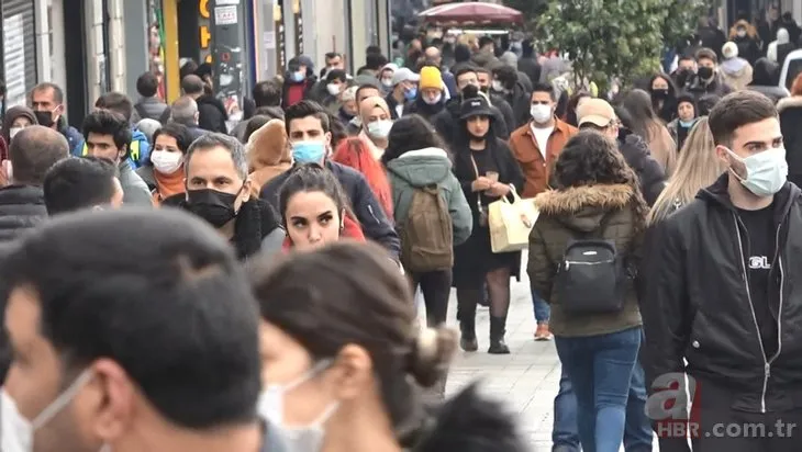 İstiklal Caddesi’nde korkutan kalabalık! Sosyal mesafe hiçe sayıldı