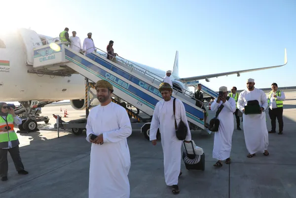 Rize-Artvin Havalimanı’na uluslararası ilk uçuş Umman’dan! Törenle karşılandılar