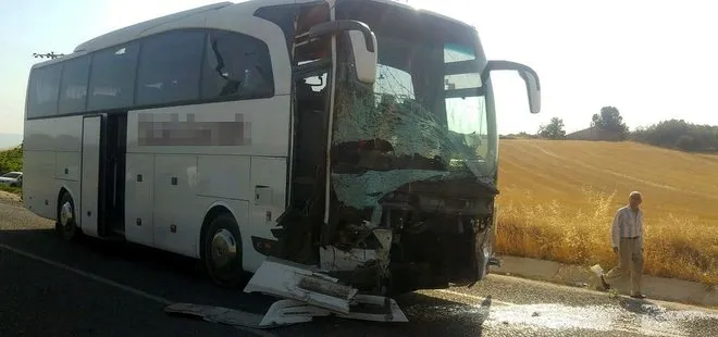 Manisa’da otobüs ile minibüs çarpıştı: 6 ölü, 20 yaralı