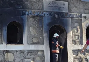 Yanan camiide mucize kurtuluş