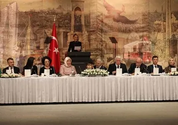 Başbakan Yıldırım sanatçılarla bir araya geldi