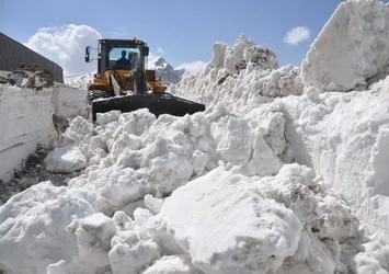 Nemrut’ta karla mücadele çalışması