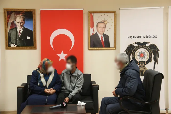 Son dakika: Muş'ta ikna edilen PKK'lı ailesiyle buluşturuldu - 4