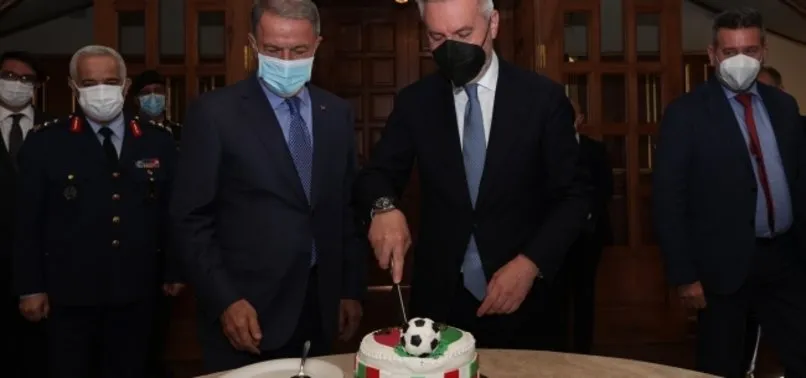 Milli Savunma Bakanı Hulusi Akar’dan İtalyan mevkidaşına EURO 2020 kutlaması