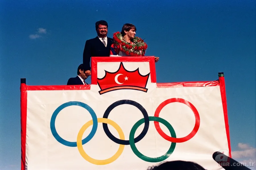 Naim Süleymanoğlu neden öldü? Cep Herkülü Naim Süleymanoğlu kaç kilo ağırlık kaldırdı? Rekoru nedir? Naim Süleymanoğlu kimdir? HAYATI VE BAŞARILARI 19