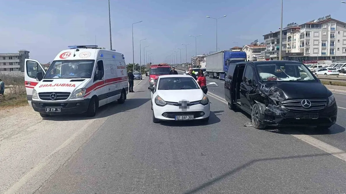 İki araç çarpıştı sürücüler hastaneye gitmedi