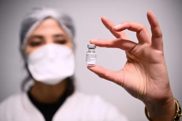 1610094515999.jpg Pfizer'dan flaş açıklama: Koronavirüs aşısı mutasyona karşı etkili mi? - 2
