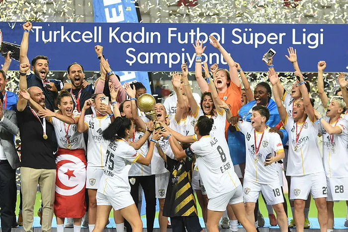 son-dakika-sampiyon-alg-spor-1655070543996.jpg Son dakika: Şampiyon ALG Spor! - 6