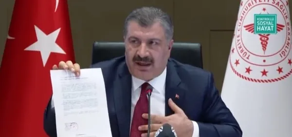 Sağlık Bakanı Fahrettin Koca Kılıçdaroğlu’nun ücretsiz aşıya ödeme iddiasına canlı yayında belgelerle yanıt verdi