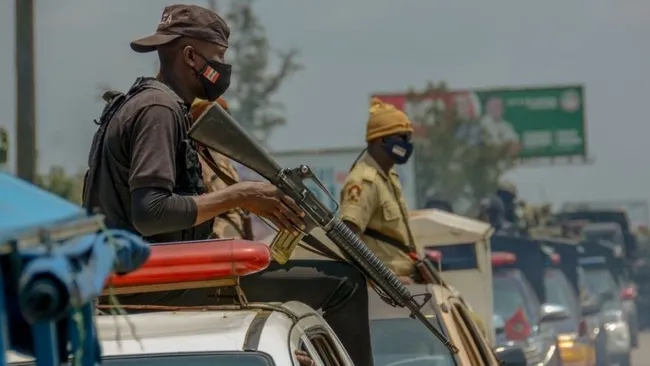 Nijerya’da yatılı okula silahlı baskın! Yüzlerce kız öğrenci kaçırıldı
