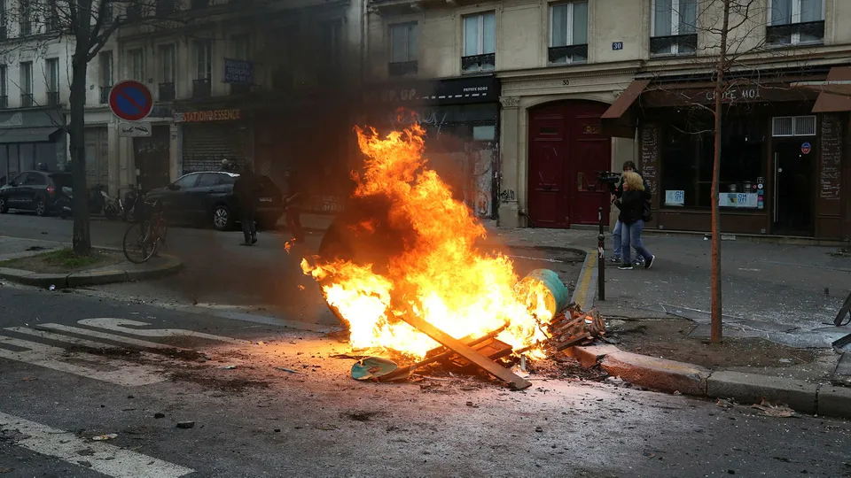 Fransız saldırgan yeniden gözaltına alındı! PKK'lılar Paris sokaklarını ateşe vermişti