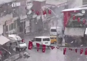 Başkale’de kar etkili oldu