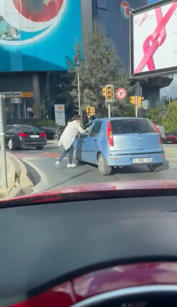1697102113801.jpg Gözü dönmüş maganda kadın dehşet saçtı: Çocuğunun yanında dakikalarca darbedildi - 3