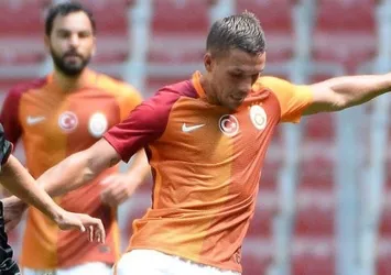 Lukas Podolski gideceği takımı açıkladı!