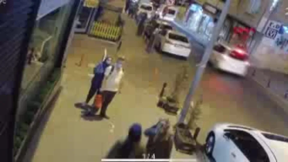 Bu kadarına da pes! Saksıdaki çiçeği çaldı