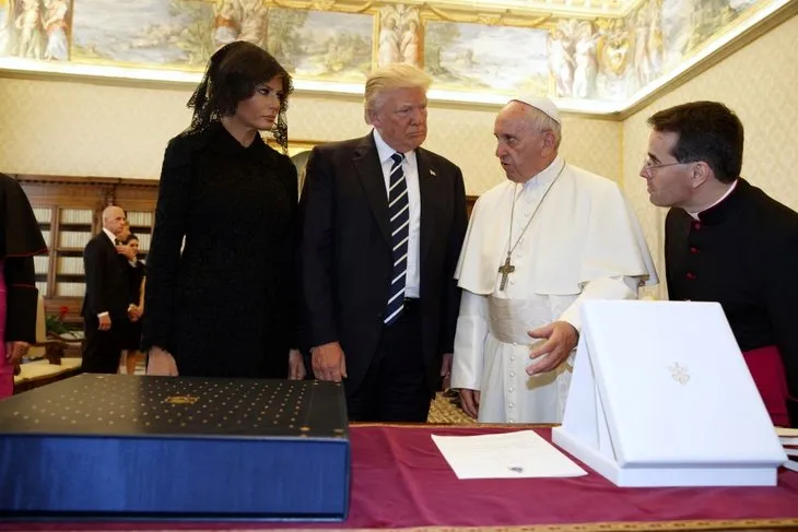 Trump Vatikan’da Papa Franciscus ile görüştü! Papa, Trump’a mesafe koydu