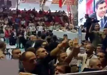 CHP kongresinde klasik haline gelen bir kavga daha! Kılıçdaroğlu ve Özel tarafları birbirine girdi