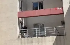Karısının yanında yakaladığı adam balkondan atladı