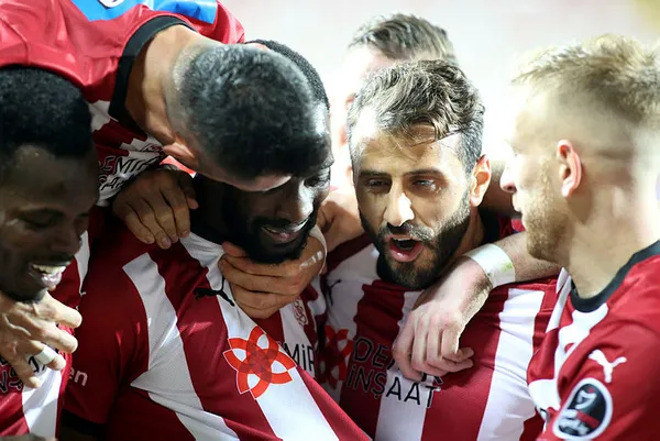 Sivasspor: 2 - Beşiktaş: 3 MAÇ SONUCU Kara Kartal Sivas’ta galip