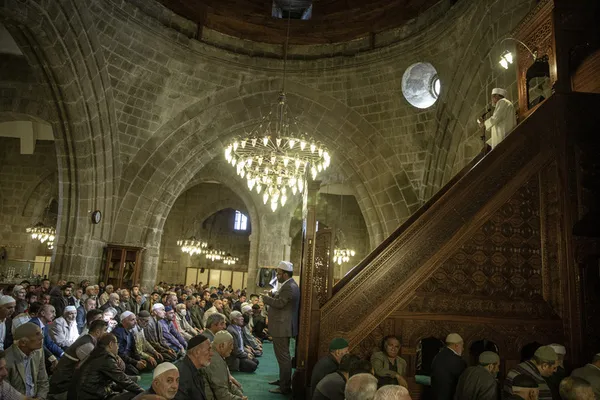 28-ekim-2023-diyanet-cuma-hutbesi-yayinlandi-mi-bu-haftaki-cuma-hutbesi-konusu-pdf-indir-1698387529764.jpg 27 Ekim 2023 Diyanet Cuma hutbesi yayınlandı mı? Bu haftaki Cuma Hutbesi konusu PDF indir! - 1