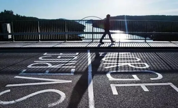 Sınır kafenin ortasından geçiyor! Görenleri hayrete düşüren dünyanın en ilgin ülke sınırları - 2