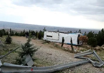 İran'da otobüs kazası: 20 ölü