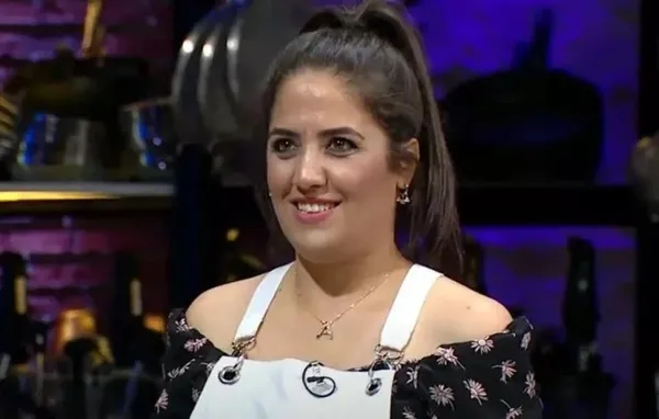 masterchef-azize-nasil-zayifladi-gorenler-tanimakta-zorlandi-masterchef-azizenin-eski-ve-yeni-hali-1697486535935.jpeg Masterchef Azize kimdir, kaç yaşında? Görenler tanımakta zorlandı! Estetik yaptırdıktan sonra... - 1