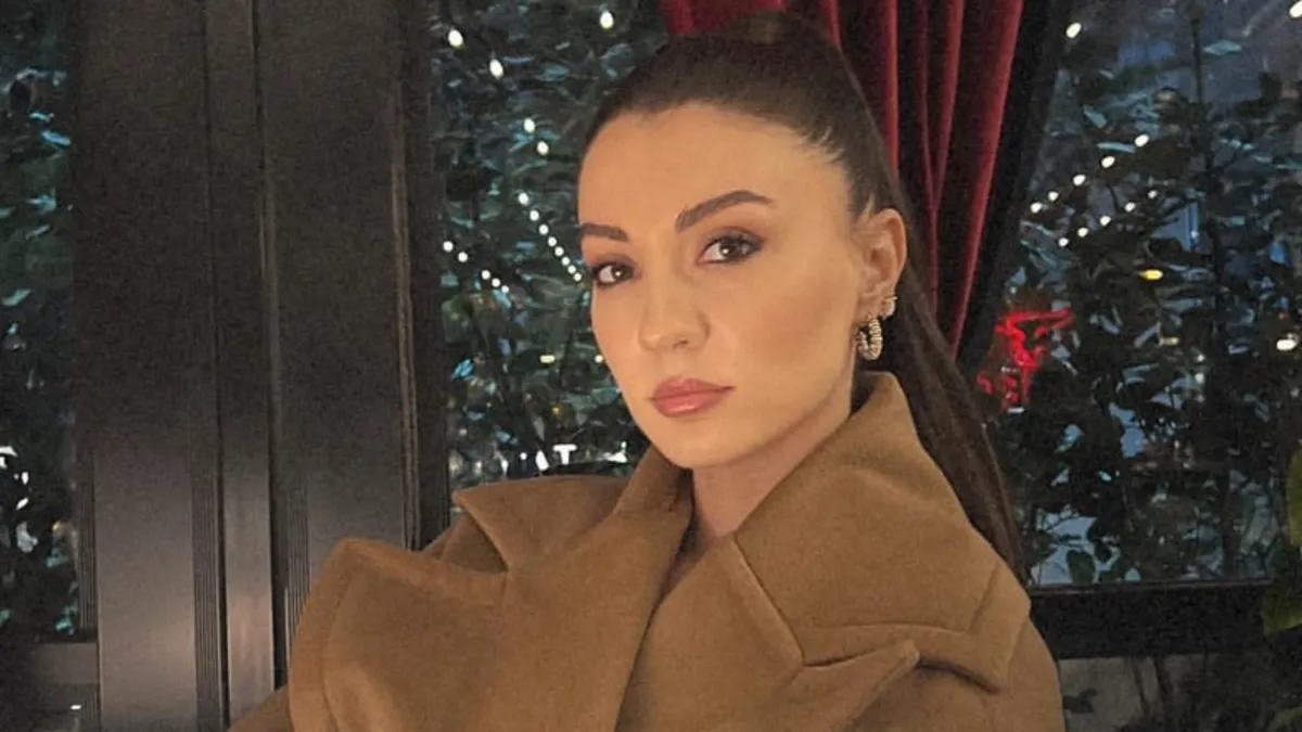 Burcu Özberk'i yıkan haber! "Ailemizin çınarını kaybettik"