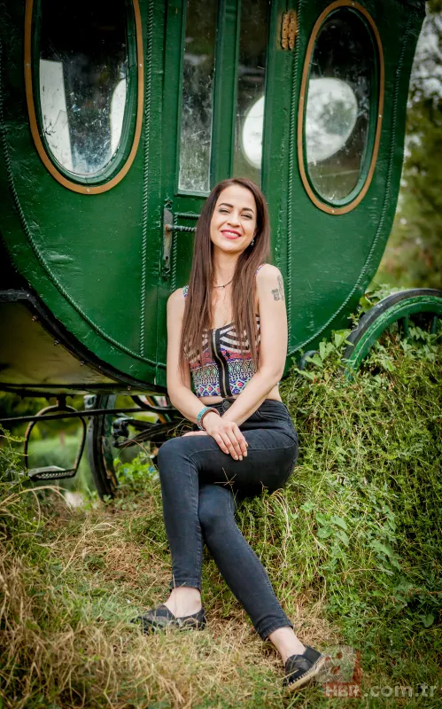 Şarkıcı ve oyuncu Zeynep Doruk dehşeti yaşadı! Köpekler saldırdı: Yüzü tanınmaz hale geldi 10