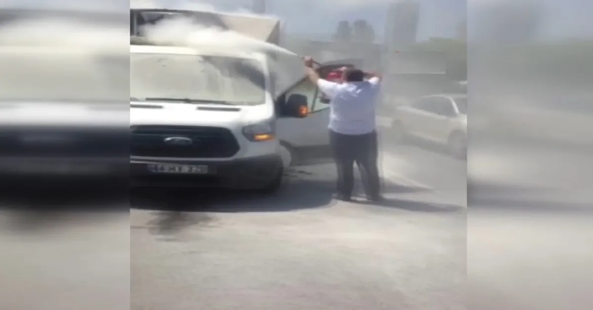 Seyir halindeki pikap alev aldı |Video