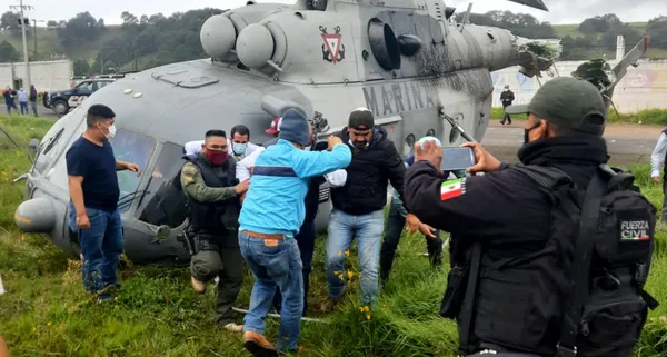 Meksika donanmasına ait askeri helikopter düştü