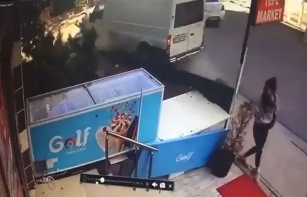 sancaktepede-gozu-donen-sahis-esini-taciz-eden-kisiyi-minibusle-bicti-gecti-o-anlar-kamerada-1662705747393.jpg Sancaktepe’de gözü dönen şahıs eşini taciz eden kişiyi minibüsle biçti geçti! O anlar kamerada - 3
