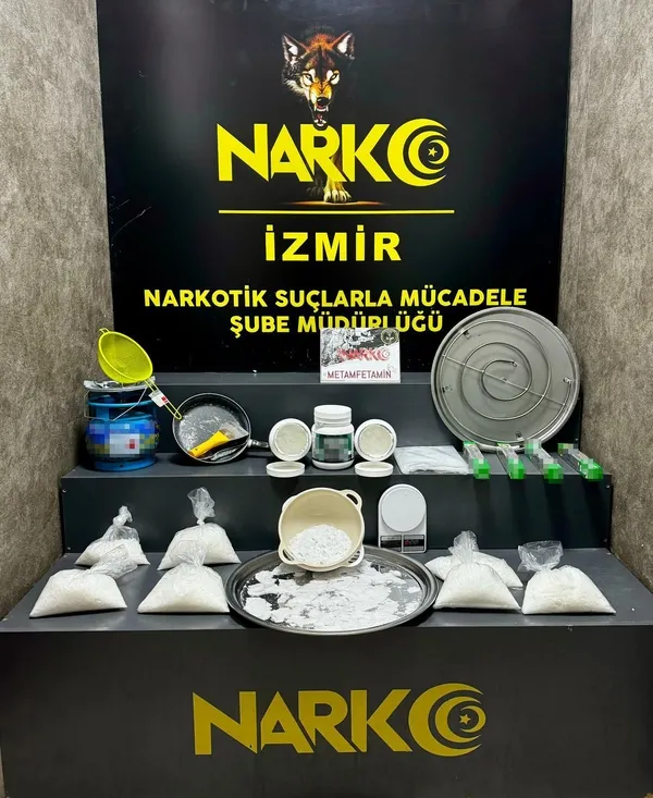1698909660257.jpg İzmir'de zehir tacirlerine operasyon: 2 tutuklama - 1