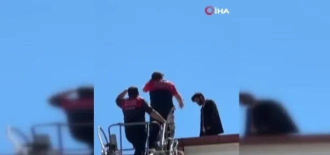 "İntiharkolik Hasan" yine sahnede: 200'den fazla kez çatıya çıktı para alıp indi