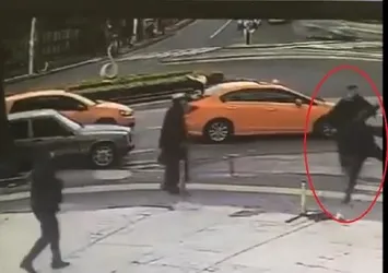 Küçük çocuk taksiye istifra edince kavga çıktı! Parfüm şişesiyle kafasını yardı