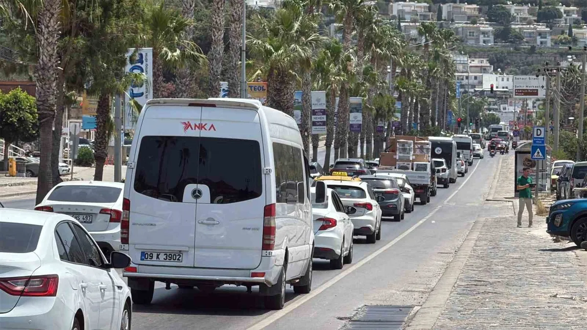 Bodrum'dan bayram dönüşü 24 saatte 15 binden fazla araç çıkış yaptı