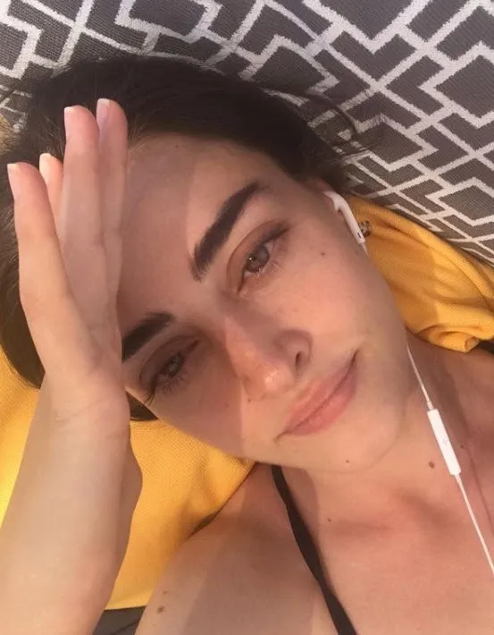 Tuba Büyüküstün makyajsız haliyle olay oldu! Beğeni yağdı