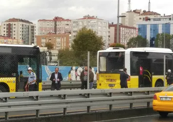 Okmeydanı'nda 2 metrobüs çarpıştı