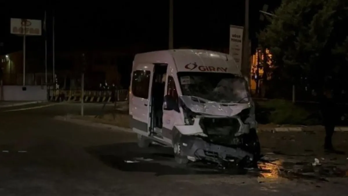 Gaziantep'te korkunç kaza! Tır işçi servisine çarptı: 13 yaralı