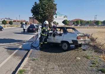 Çorum’da ağaca çarpan otomobil yandı: 1 yaralı