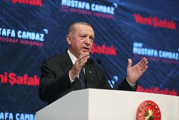 son-dakika-sehit-mustafa-cambaz-fotograf-yarismasi-odul-toreni-baskan-erdogandan-onemli-aciklamalar-1654894210612.jpg Son dakika: Şehit Mustafa Cambaz Fotoğraf Yarışması Ödül Töreni | Başkan Erdoğan'dan önemli açıklamalar - 1