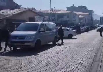 Muş merkezde yetiştirdiği kabakları Varto'da satıyor
