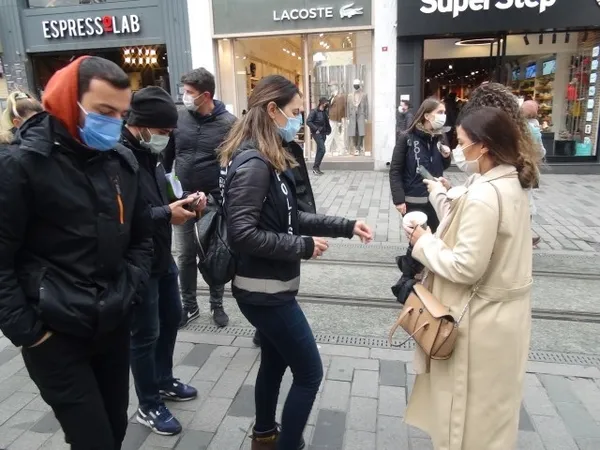 İstanbul'da polise “Kapa çeneni” diyen kadın turistler gözaltına alındı - 4